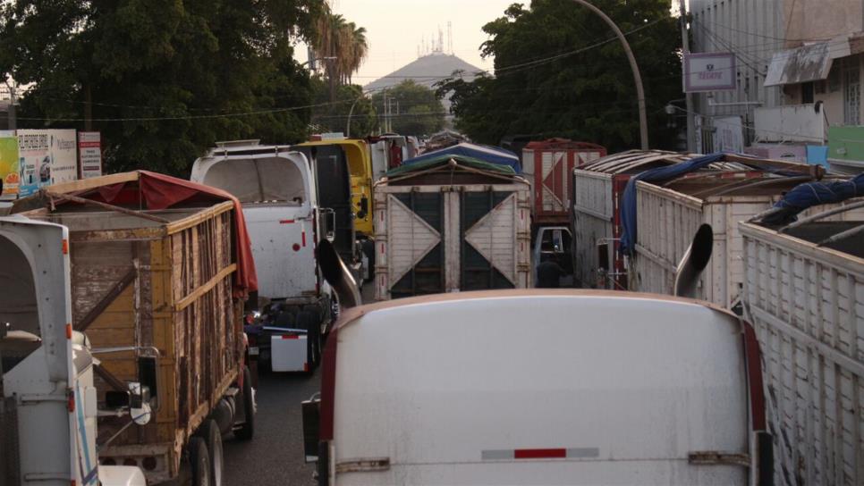 Transportistas de carga se manifiestan en Vialidad y Transporte