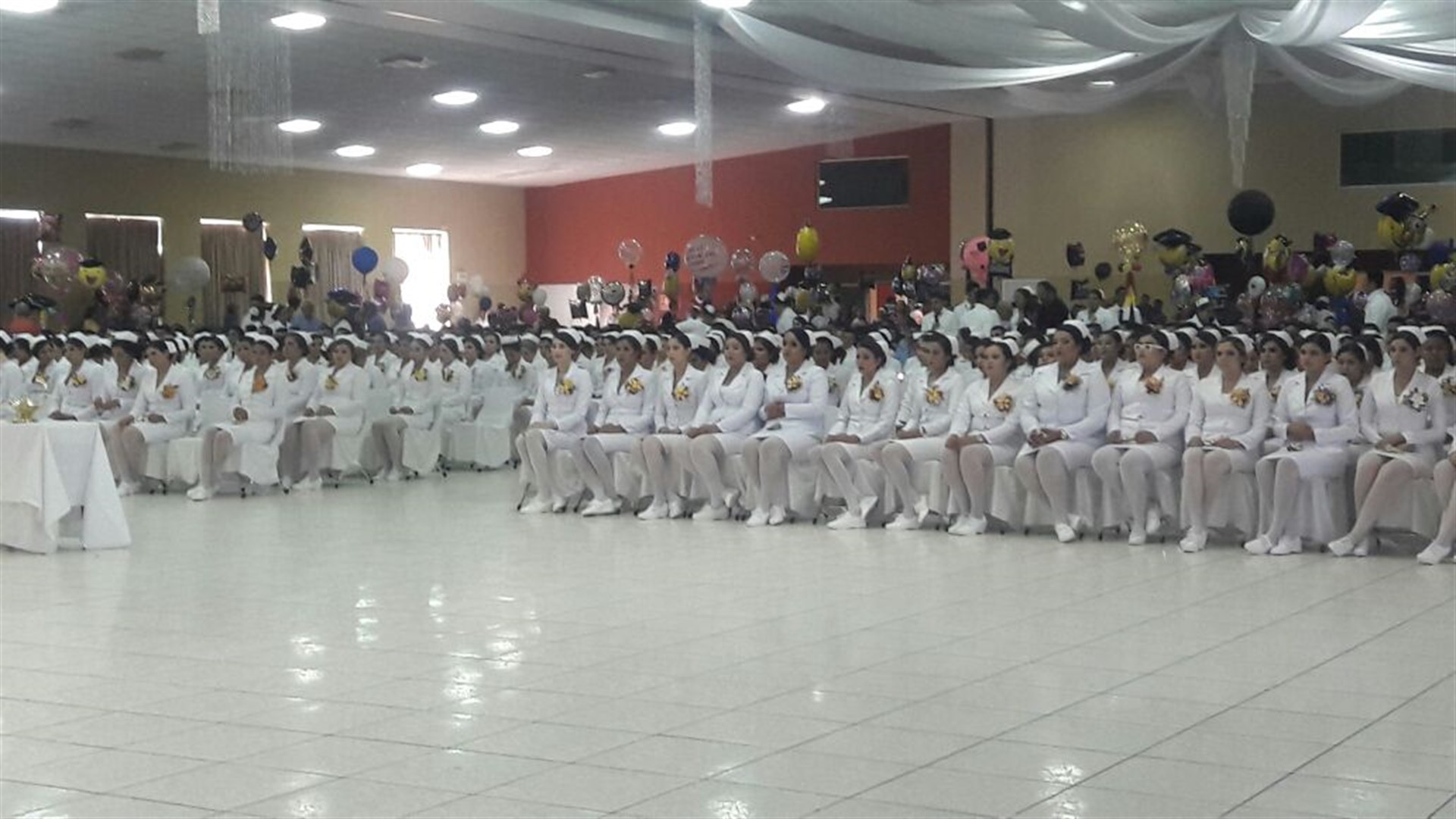 Se gradúan 488 de Enfermería