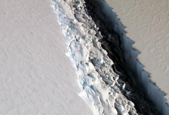 Se desprende un bloque gigante de hielo en la Antártida