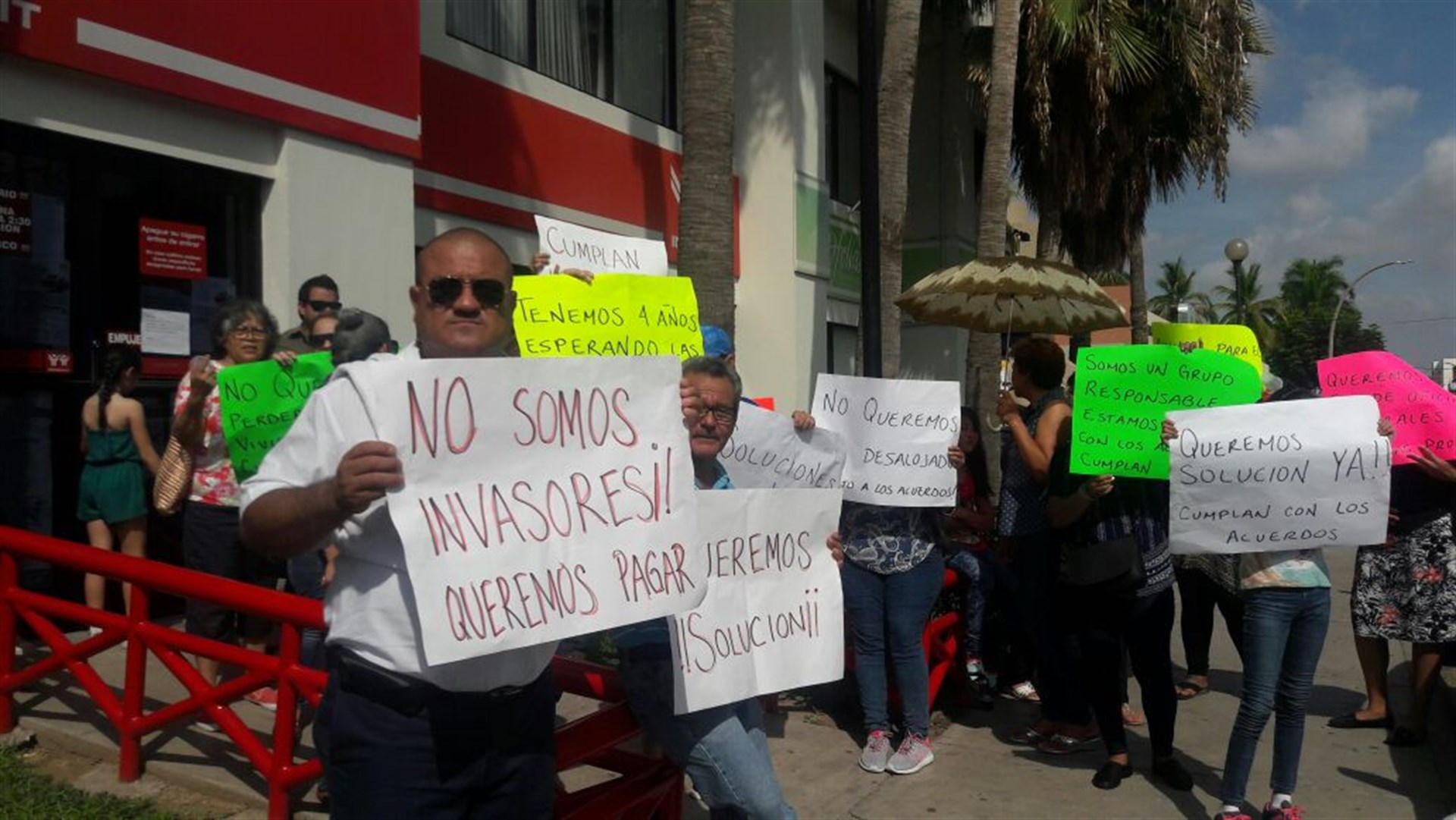 Familias se manifiestan en oficinas del Infonavit