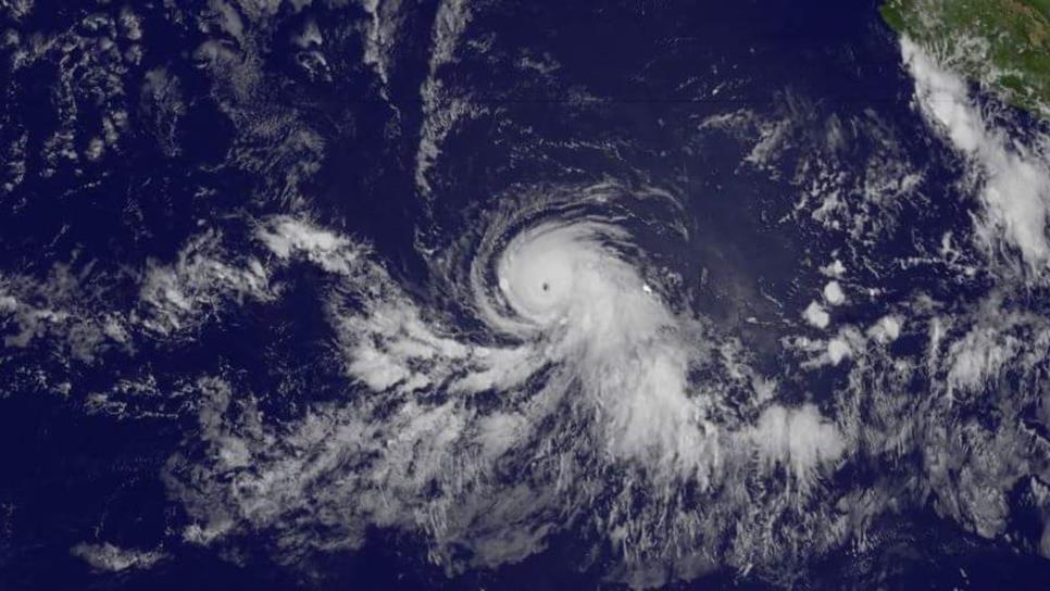 El huracán Fernanda alcanza la categoría 4