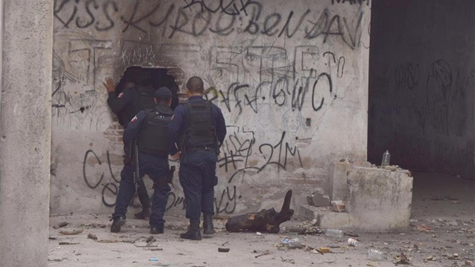 Detienen a 15 en redada policíaca en Mazatlán