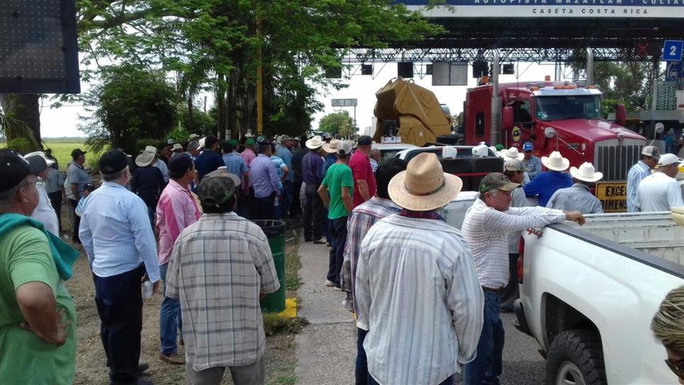 Toman productores caseta de peaje en Costa Rica