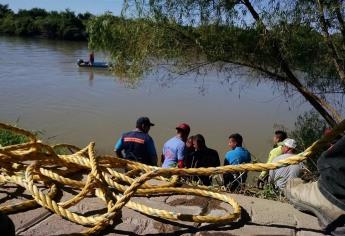Se pierden tres personas tras volcarse panga en el Río Fuerte