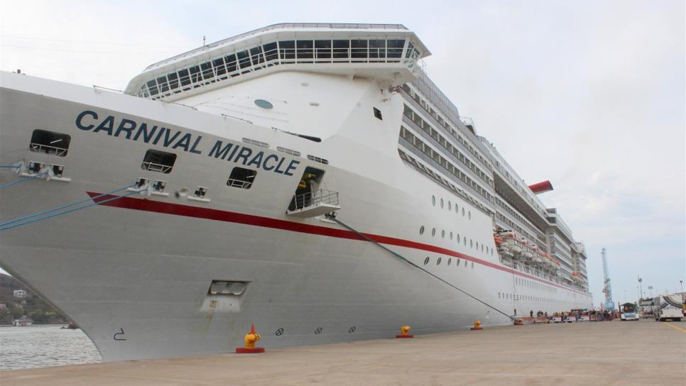 Arriba crucero a Mazatlán con 3 mil 500 pasajeros a bordo