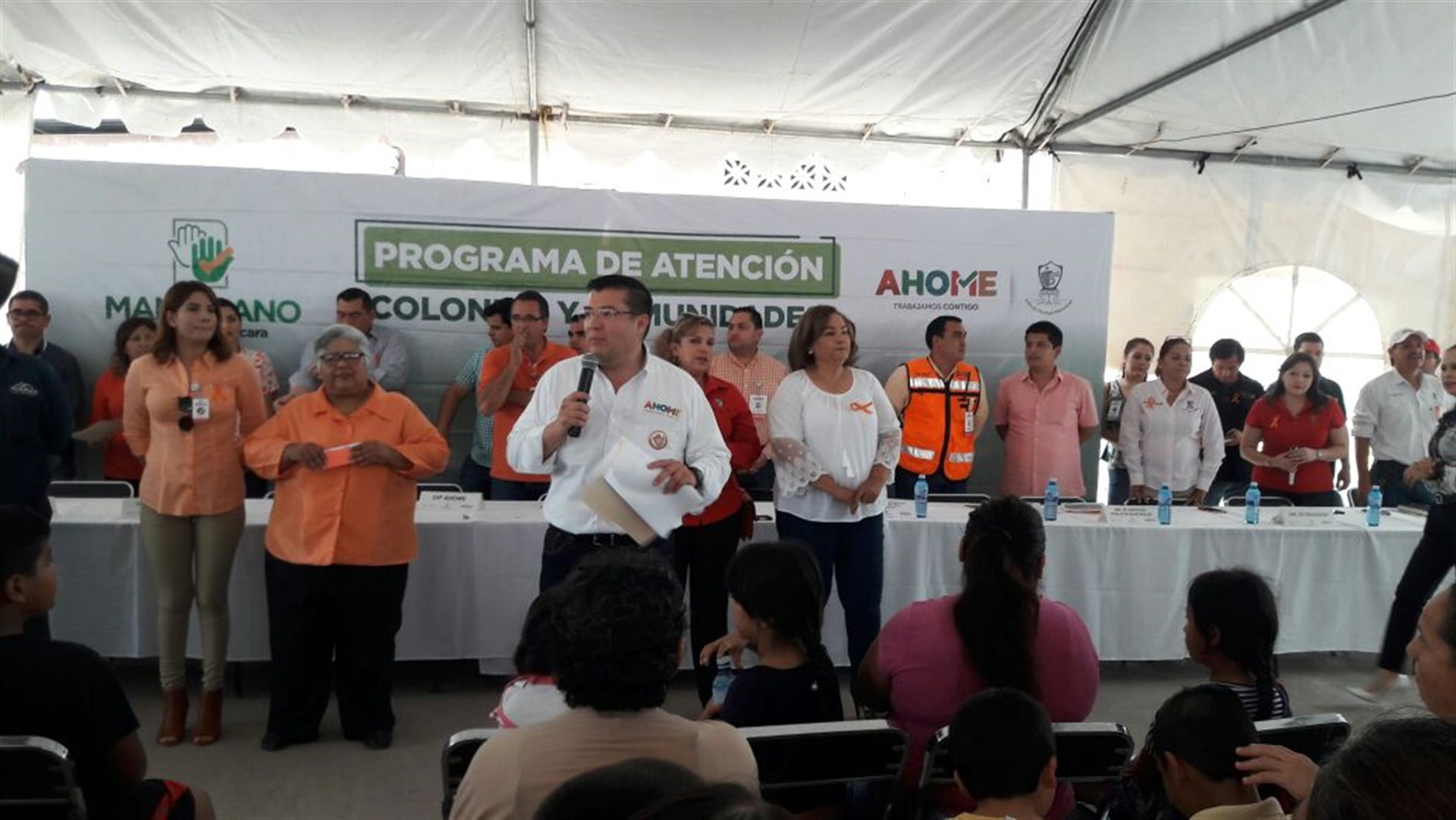 El alcalde durante el programa Mano con Mano. FOTO: Víctor Acosta.