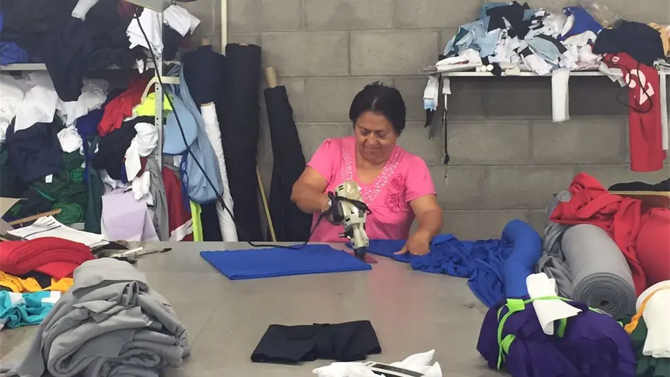 Textileros se amparan por recorte de uniformes escolares