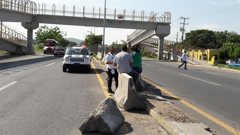 Provoca camioneta un accidente en Mazatlán