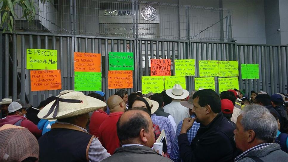 Productores toman instalaciones de la Sagarpa en la Ciudad de México
