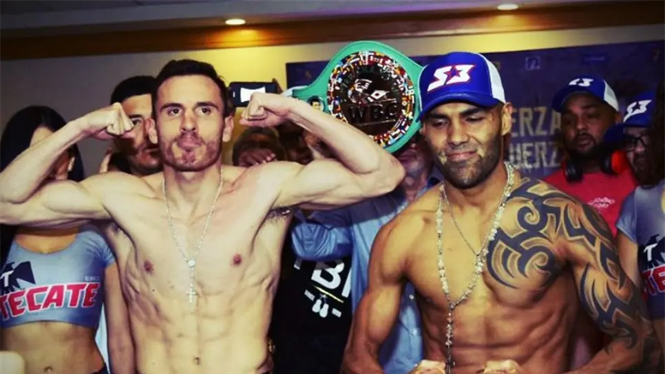 Omar Chávez y “La Amenaza” García cumplen en la báscula