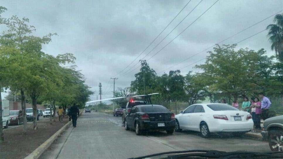 Roban baterías de 7 vehículos afuera de una secundaria