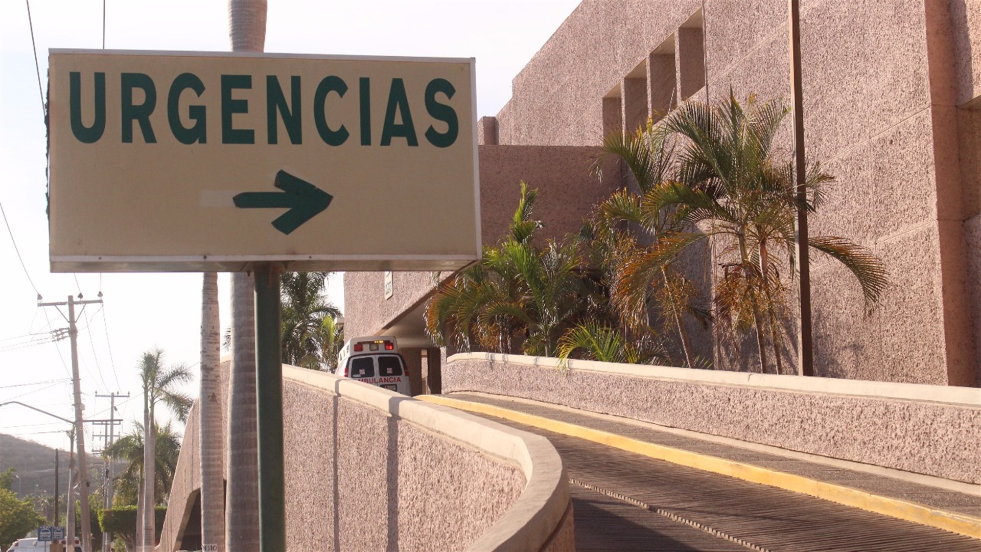 IMSS debe pagar renta de camillas, no los pacientes: Coparmex