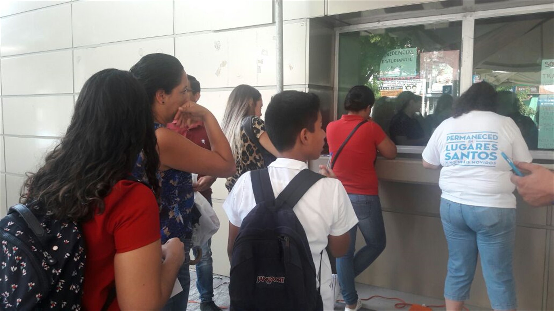 Estudiantes se quejan de fallas en trámite de credencial inteligente