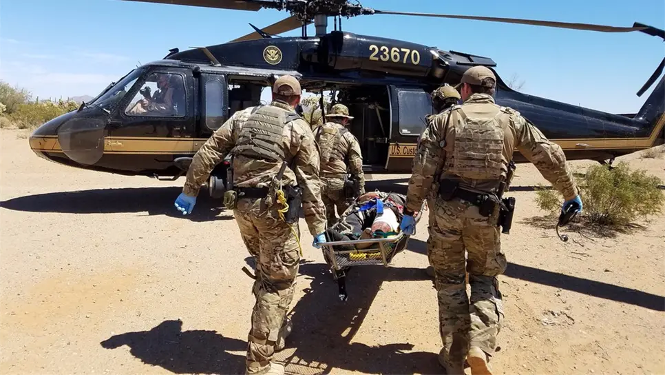 Rescatan a dos mexicanos en desierto de Arizona