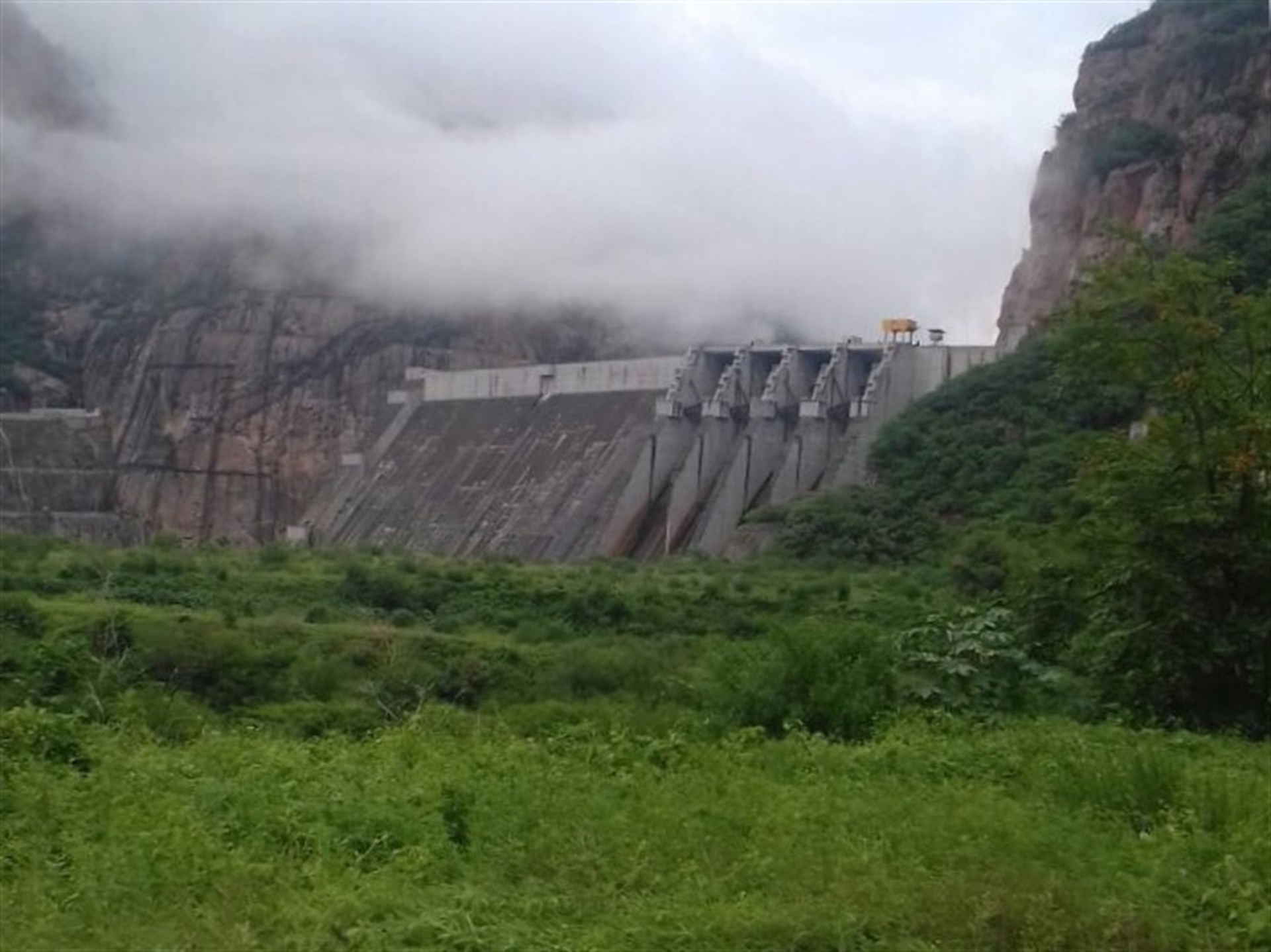 Inician desfogues de presa Huites