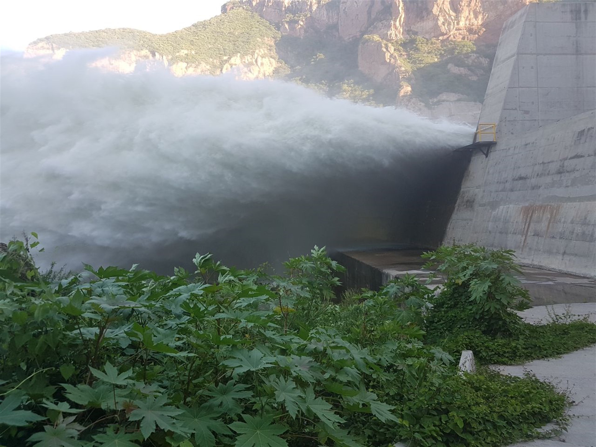 Detienen desfogue de la presa Huites