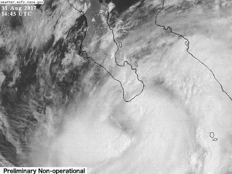 Lluvias y fuertes vientos azotan BCS por la llegada de Lidia