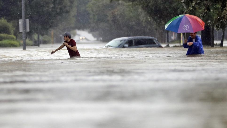 Suman 50 muertos tras el paso del huracán Harvey por EU