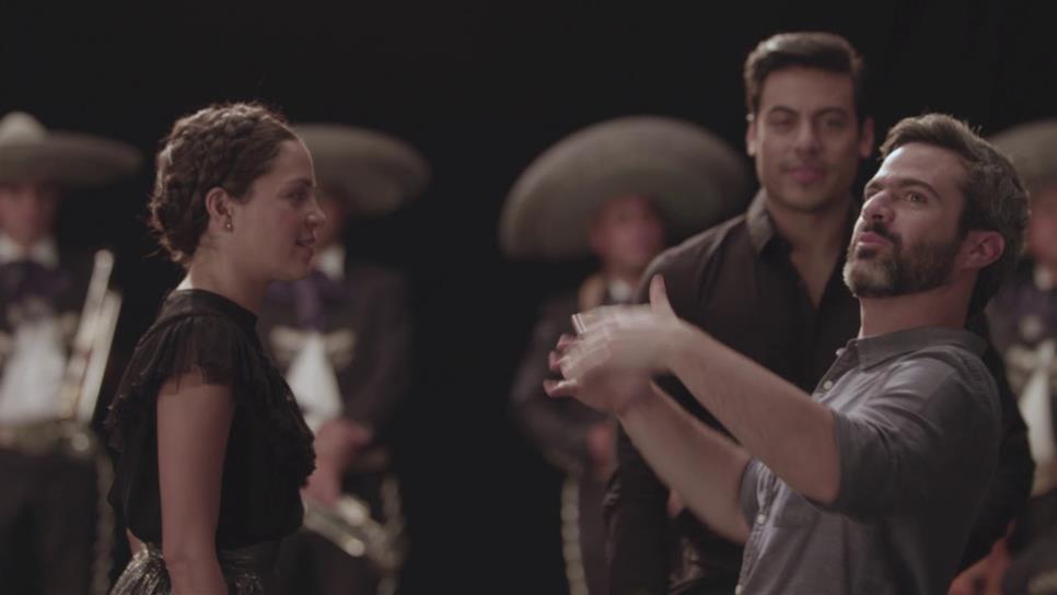 Natalia Lafourcade y Carlos Rivera estrenan video de “Mexicana hermosa”