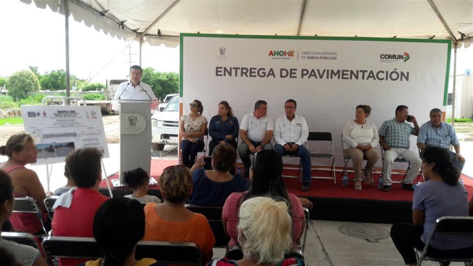 Entrega Álvaro Ruelas tramo de pavimentación del bulevar Pedro Anaya