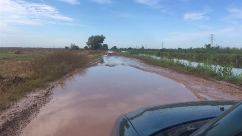 Exigen a Nubia Ramos cumpla con rehabilitación del camino del Canal Alto