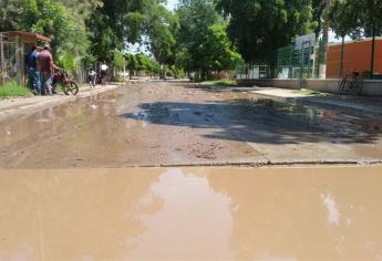 Obras provocan que entrada de kínder y primaria se inunde en Zapotillo