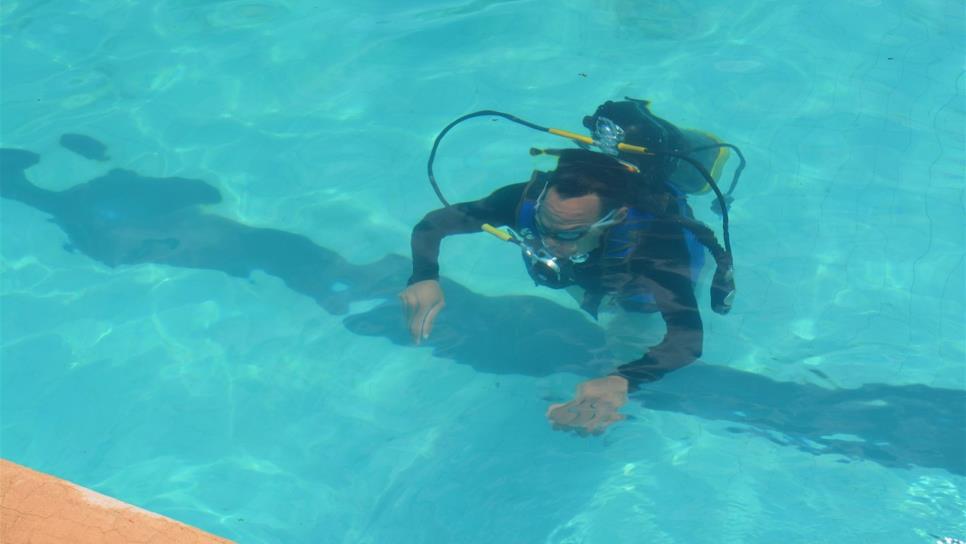 Policía Turística recibe capacitación sobre buceo