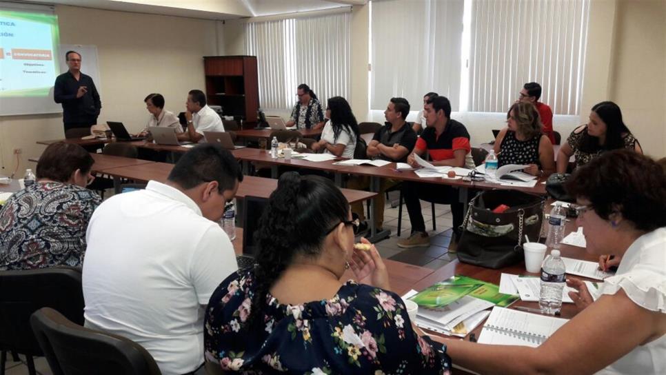 Capacitan a organizaciones civiles de atención social