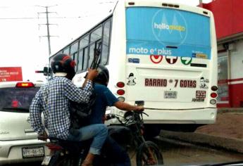 Captan a dos motociclistas “encuernados” en Culiacán