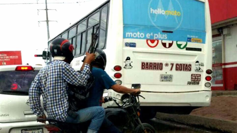 Captan a dos motociclistas “encuernados” en Culiacán