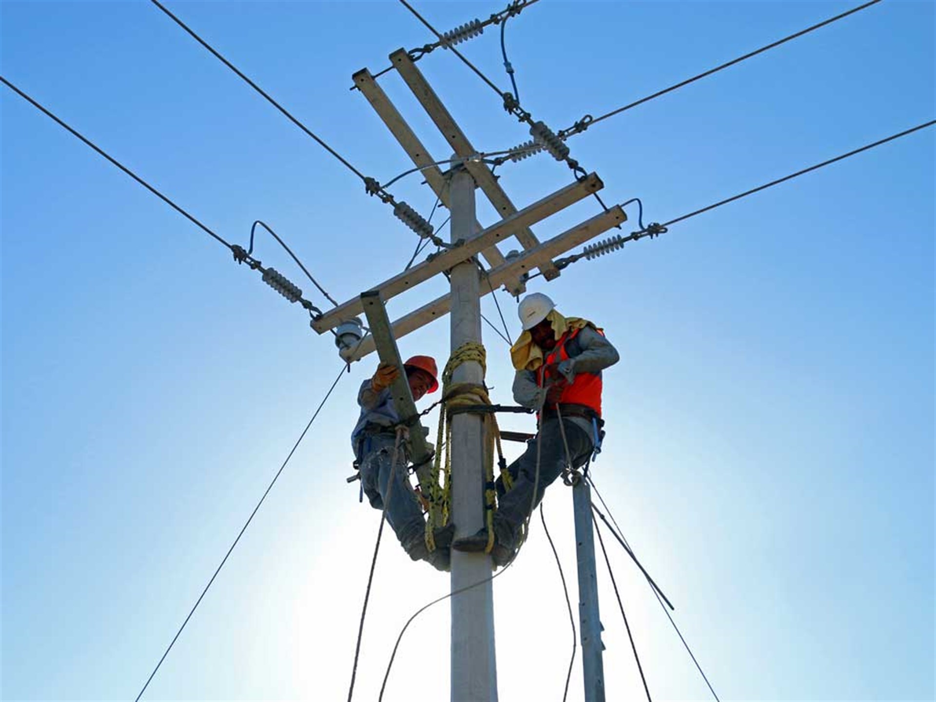 Por falta de mantenimiento a la CFE seguirán los apagones