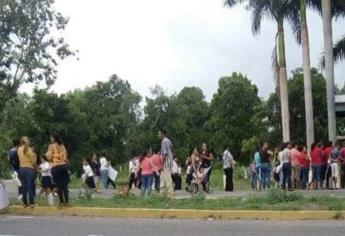 Padres bloquean carretera Mochis-El Fuerte para exigir subestación