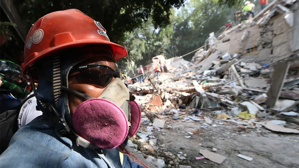 Los rescatistas ya utilizan equipo especial para rescatar los cuerpos. FOTOS: Notimex