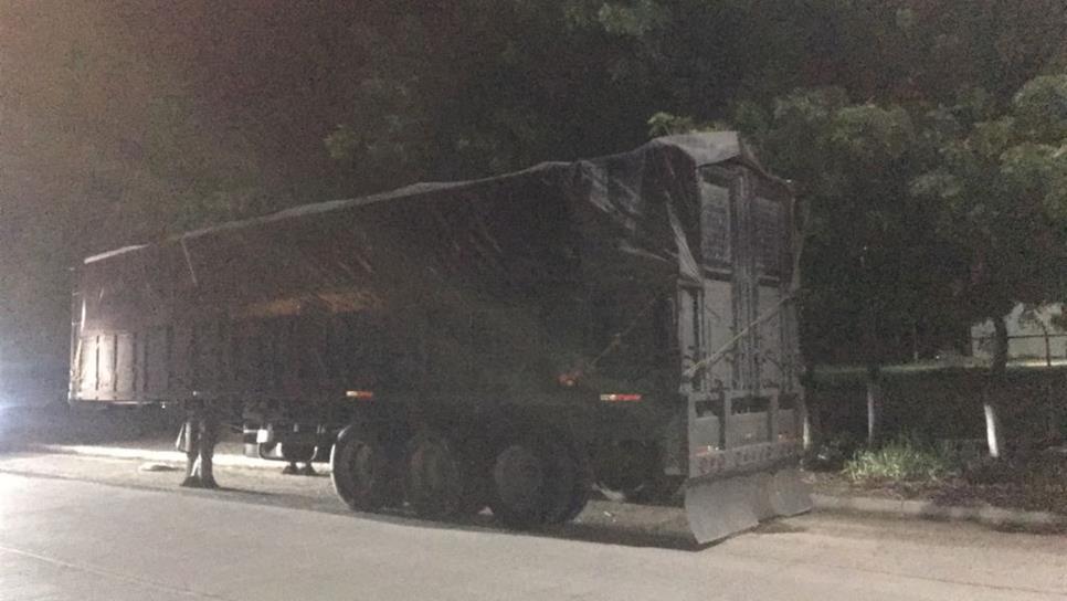 Despojan tráiler cargado de cebolla en Guasave