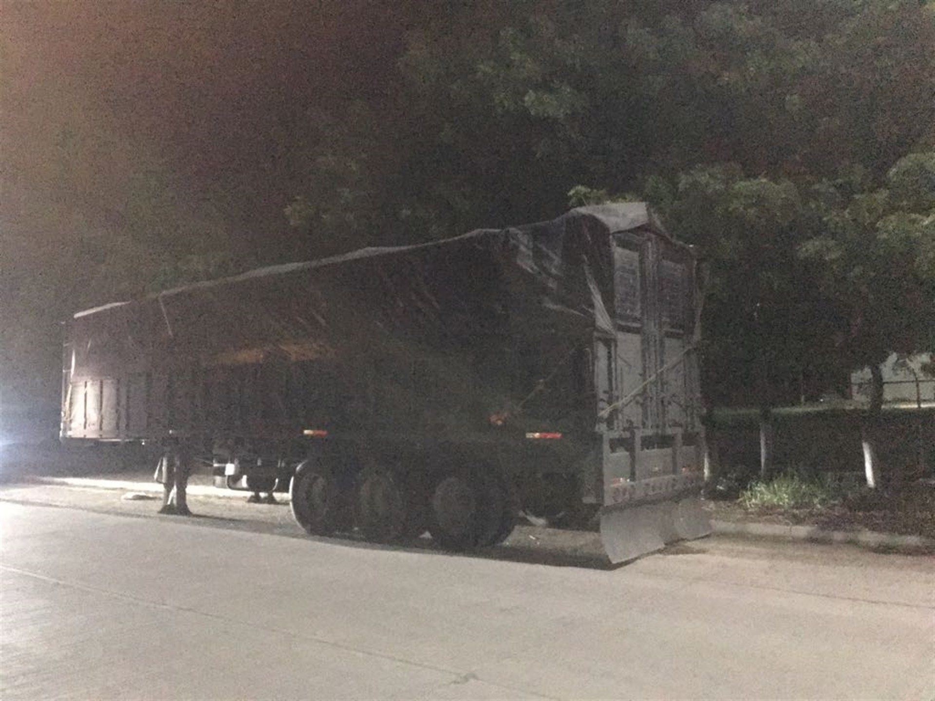 Despojan tráiler cargado de cebolla en Guasave