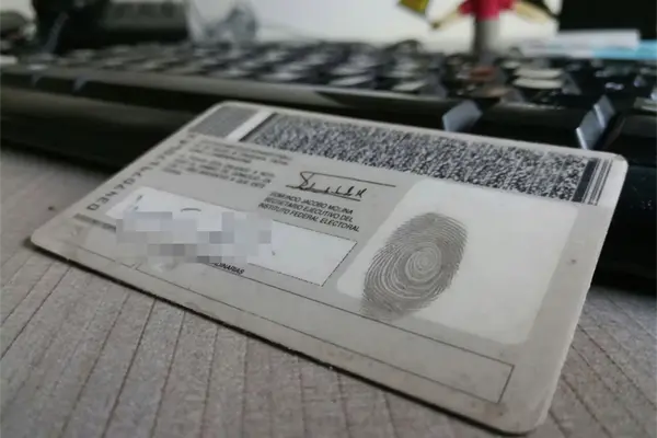 Llevan fotocredenciales a escuelas para incentivar a jóvenes a votar Llevan fotocredenciales a escuelas para incentivar a jóvenes a votar