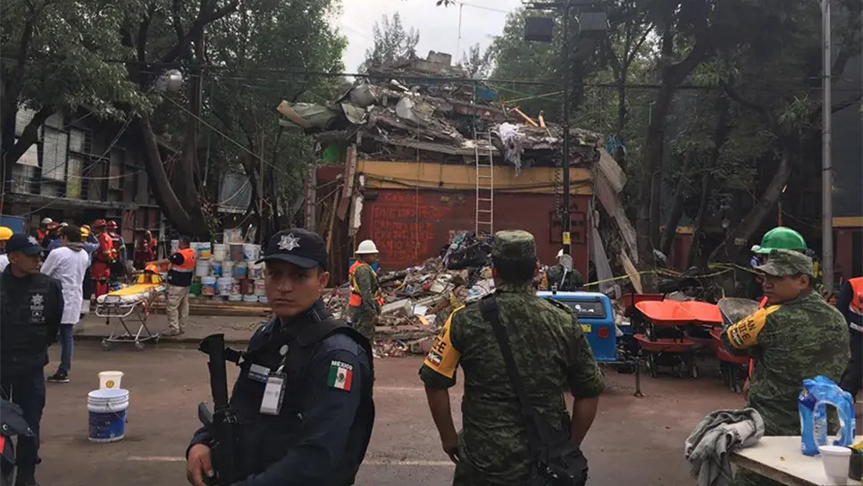 Detectan siete personas con vida en multifamiliares de Tlalpan