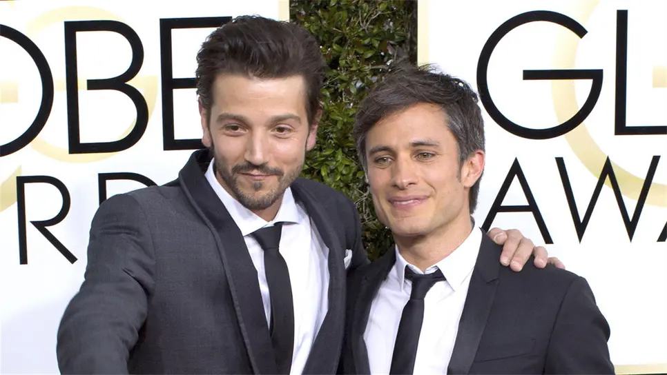 Gael García y Diego Luna piden al mundo ayudar al renacimiento de México