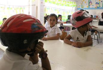 Acuden a clases con cascos en el kínder Justo Sierra