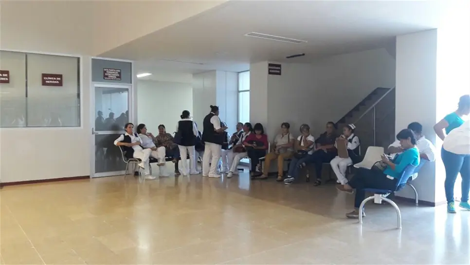 Trabajadores de Salud paran labores por 24 horas