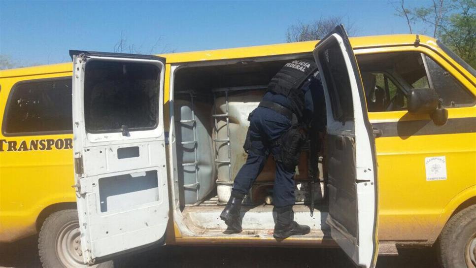 Aseguran gasolina en camioneta de transporte escolar en Guamúchil