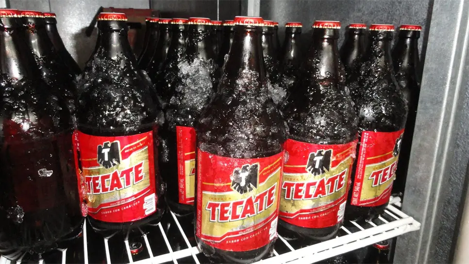 Tecate le pisa los talones a Corona en mercado cervecero