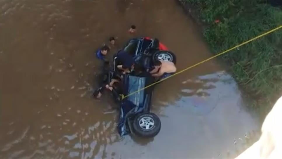 Muere mujer al caer en su camioneta al Río Culiacán