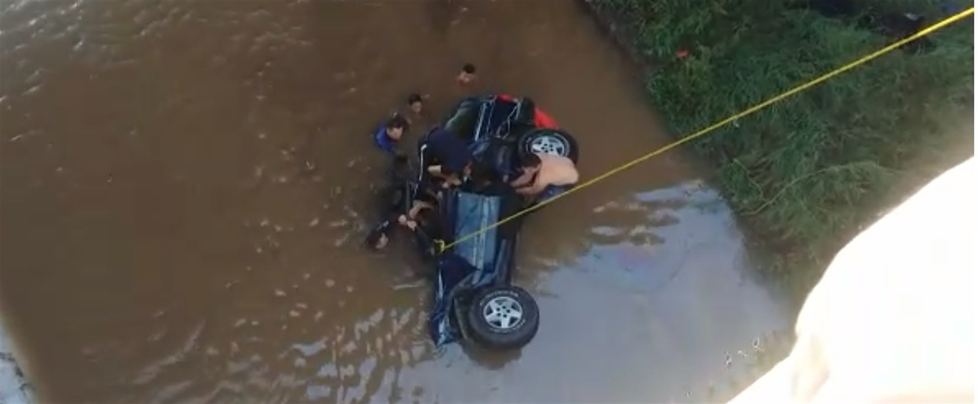 Muere mujer al caer en su camioneta al Río Culiacán