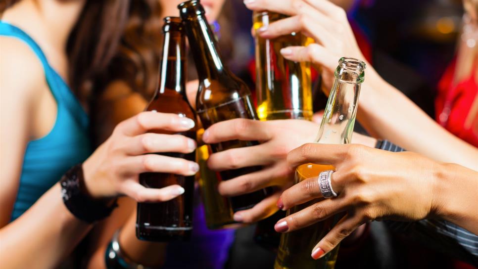 Crece consumo de alcohol en mujeres adolescentes en México