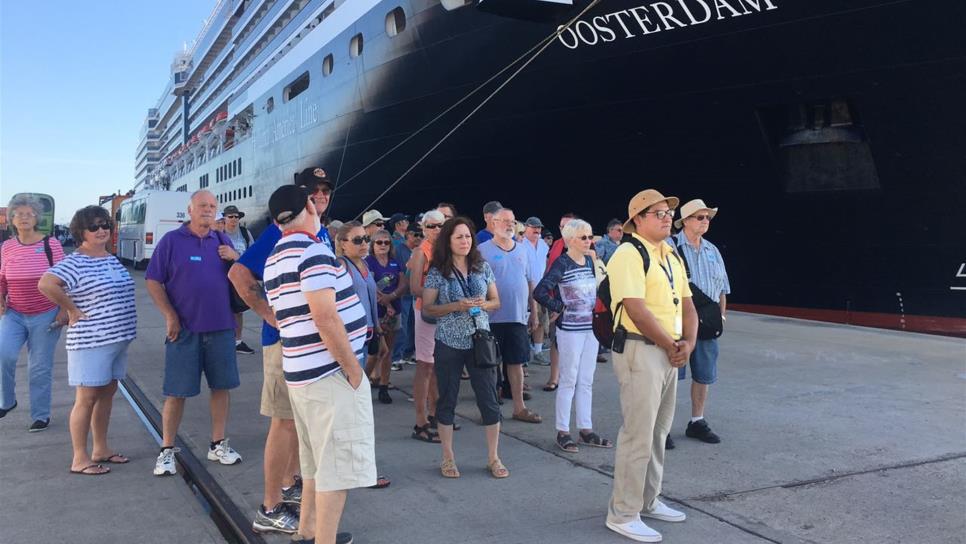 Llegan cerca de 2 mil turistas en crucero a Mazatlán