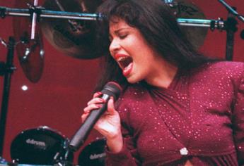 Anuncia Netflix estreno de serie sobre Selena para 2019