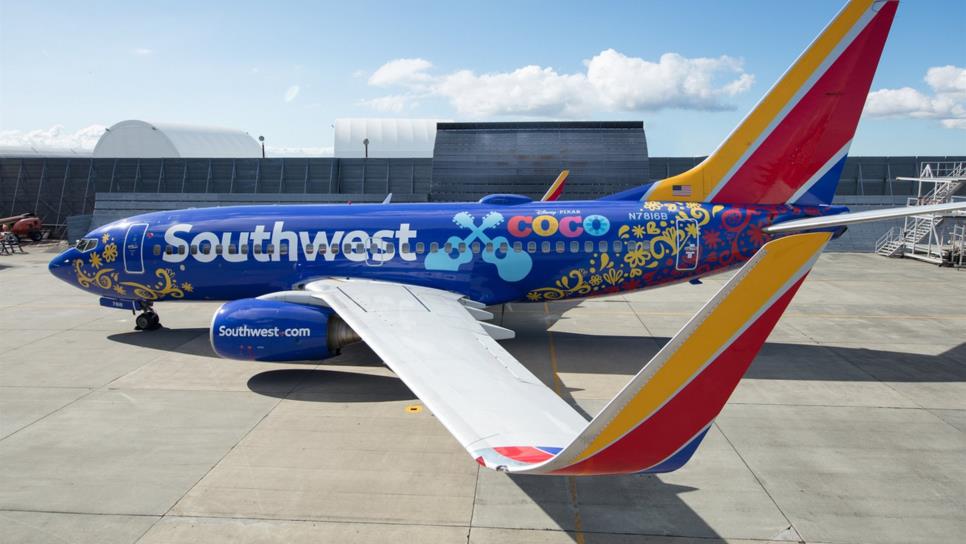 Aeronave de Southwest Airlines luce logo y arte de “Coco”