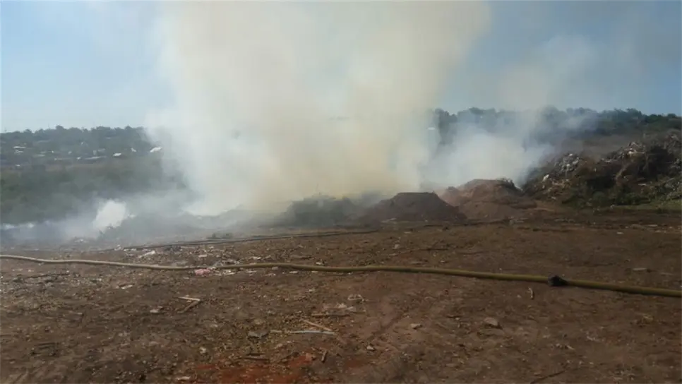 Se registra incendio a un costado del relleno sanitario en Culiacán