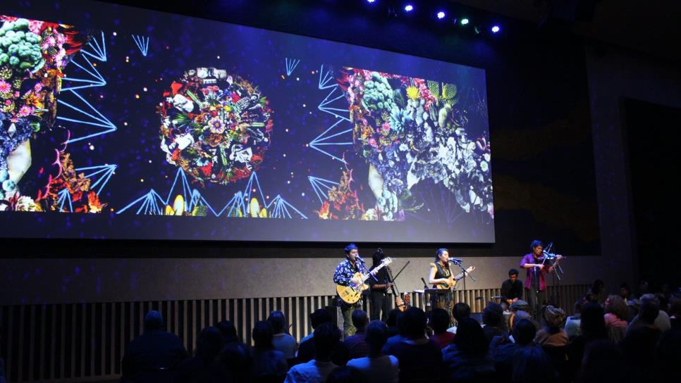 Abarrota banda mexicana Ampersan atrio del Lincoln Center de Nueva York